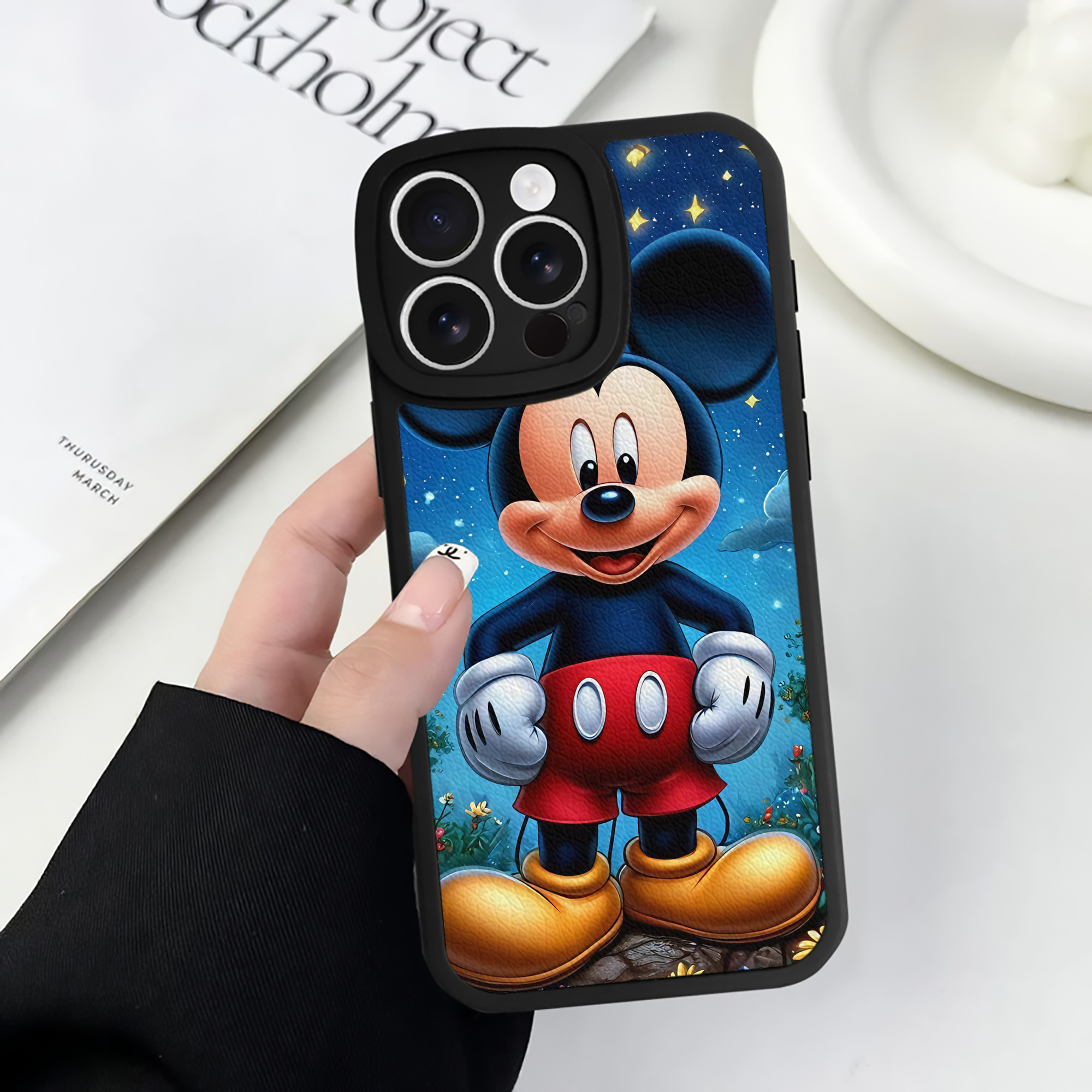 （画像用） ミッキーマウス Mickey Mouse 【iPhone 16シリーズ対応】シリコンスマホケース（レザー調） 材質：シリコン
